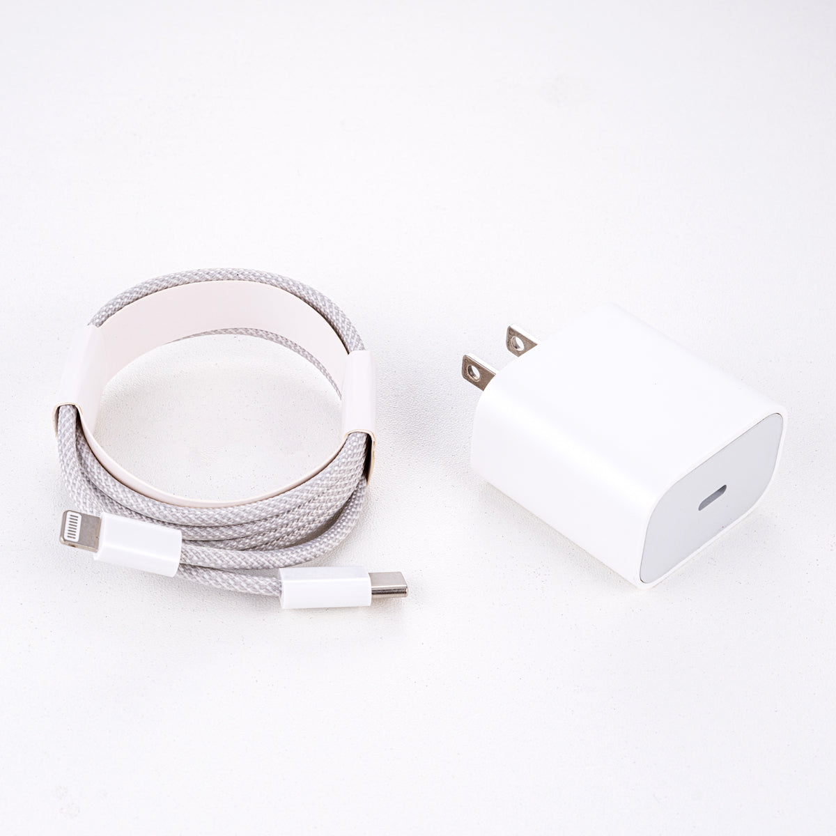 Pearlescent White 20W USB-C To Lightning Charger